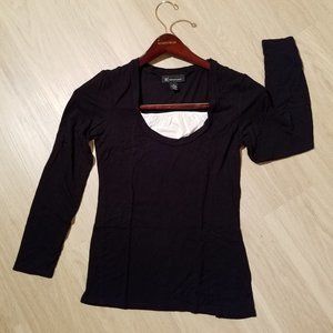 .Black Top White Pleats in the Front